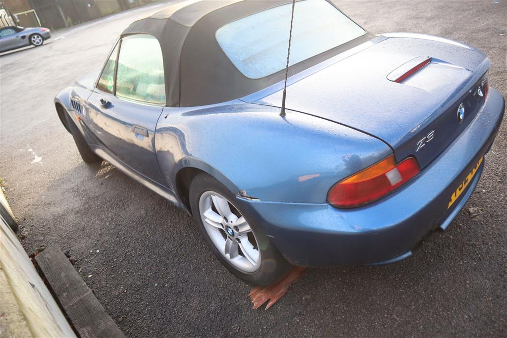 BMW Z3, registered Oct 2000, 187,950 miles, MOT expired 18.11.2020. To be sold without reserve, NO BUYERS PREMIUM